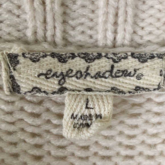 ✨ Eyeshadow Faux Fur Vest – Cream & Gray Chevron Stripe – Size Large – Cozy Chic - Picture 4 of 5